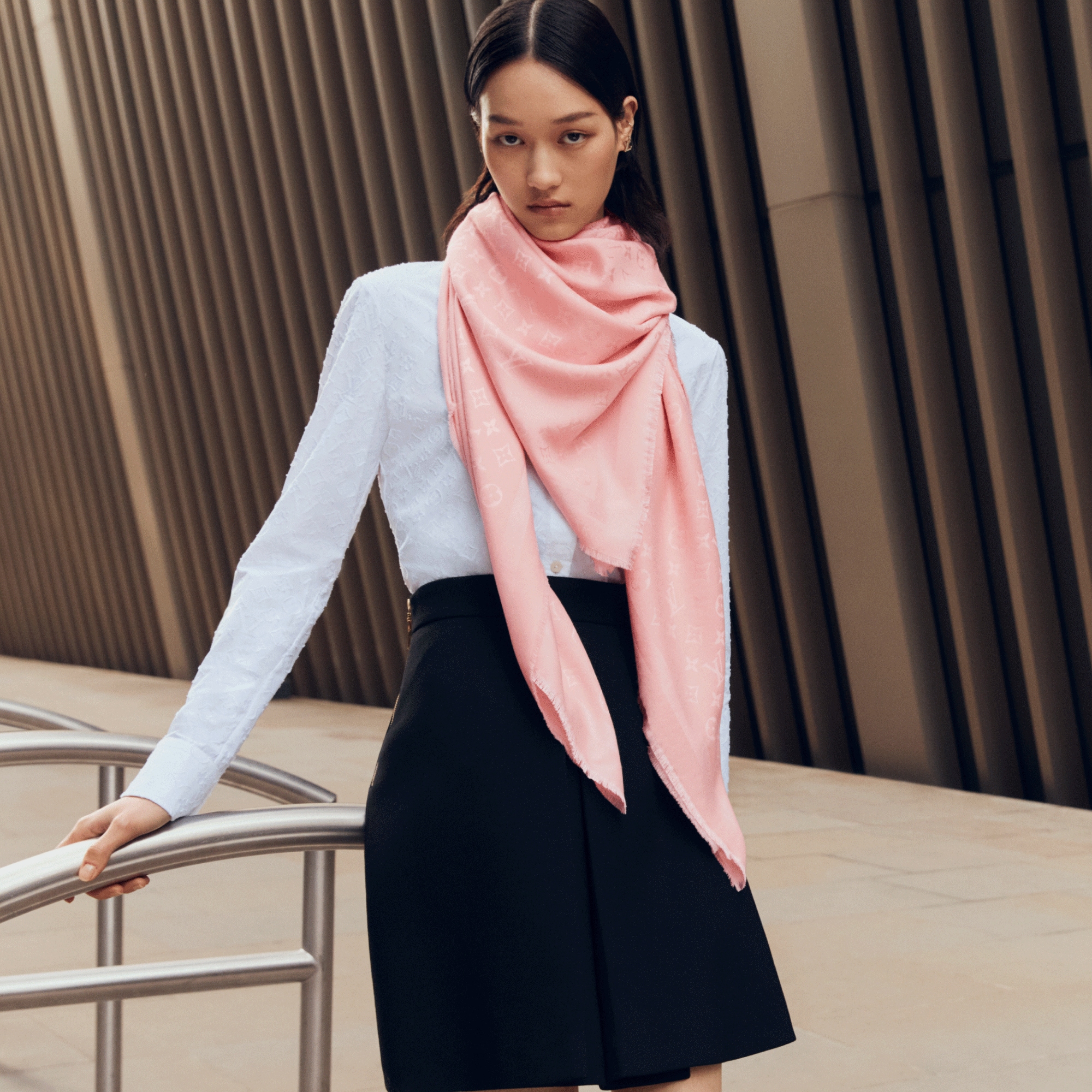 Pink Shawls and Stoles for Women| LOUIS VUITTON ®